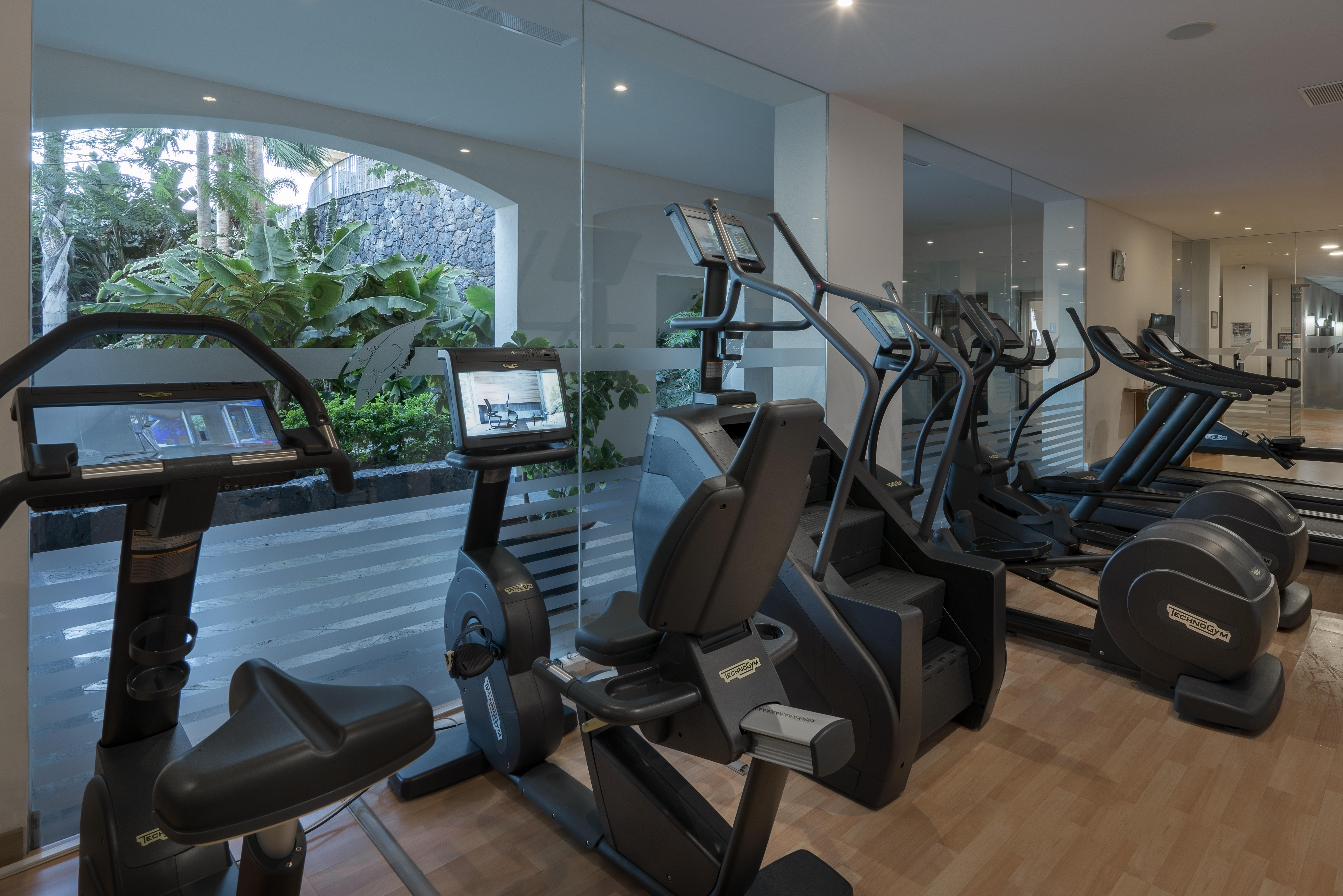 빈치 셀렉시온 라 플란타시온 델 수르 아데제 외부 사진 The gym at the hotel