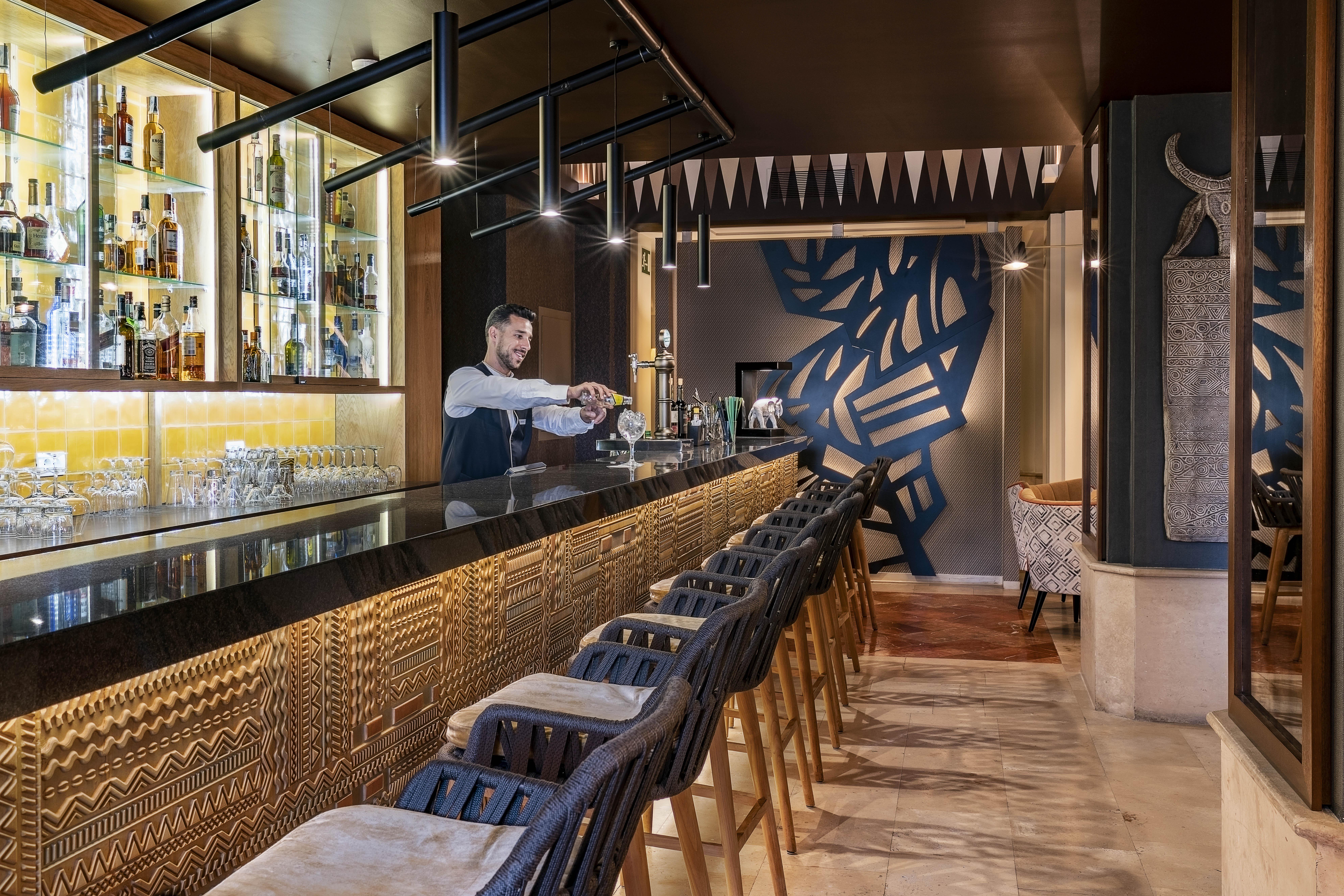 빈치 셀렉시온 라 플란타시온 델 수르 아데제 외부 사진 The bar at the hotel
