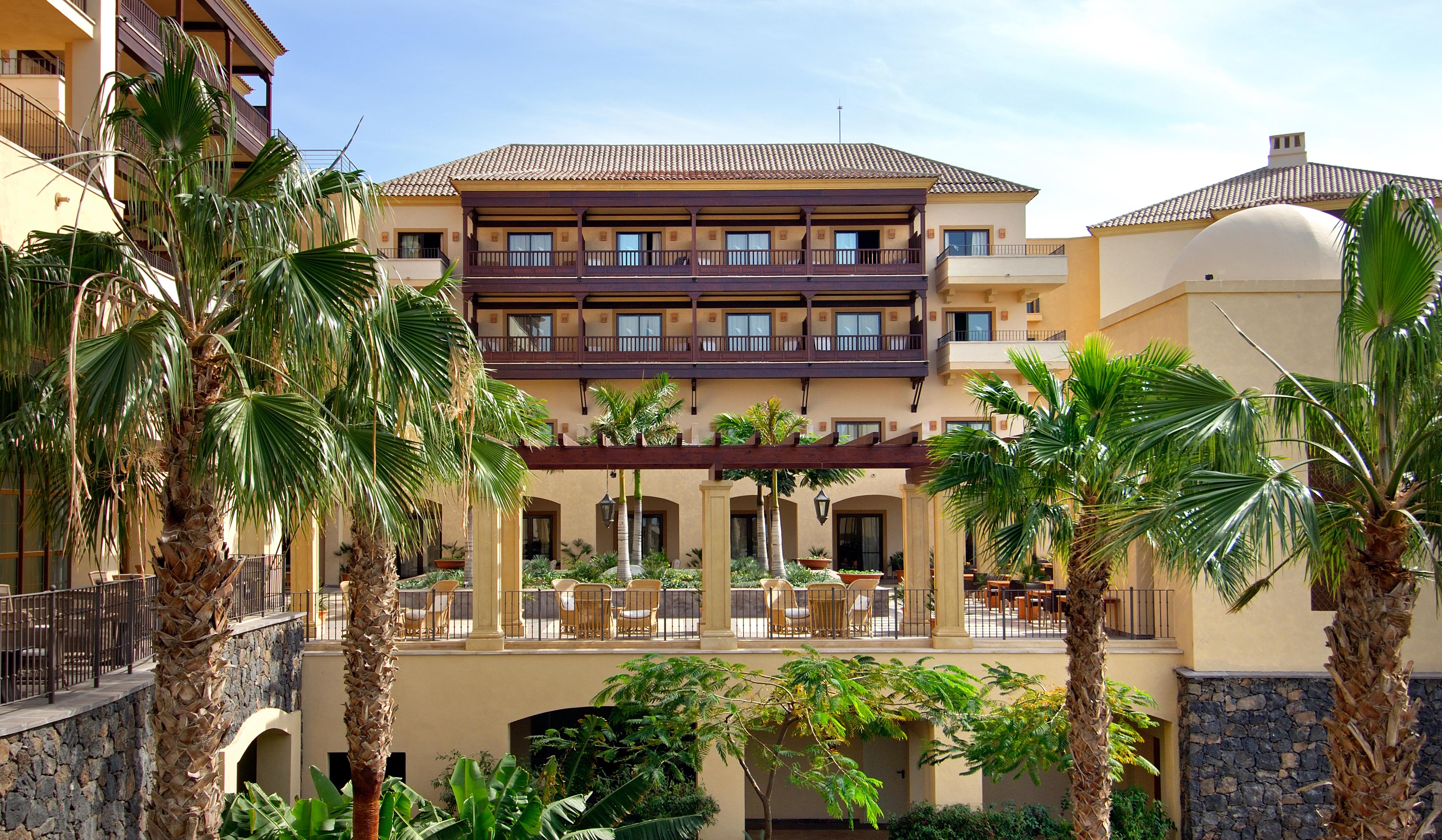 빈치 셀렉시온 라 플란타시온 델 수르 아데제 외부 사진 The hotel's courtyard