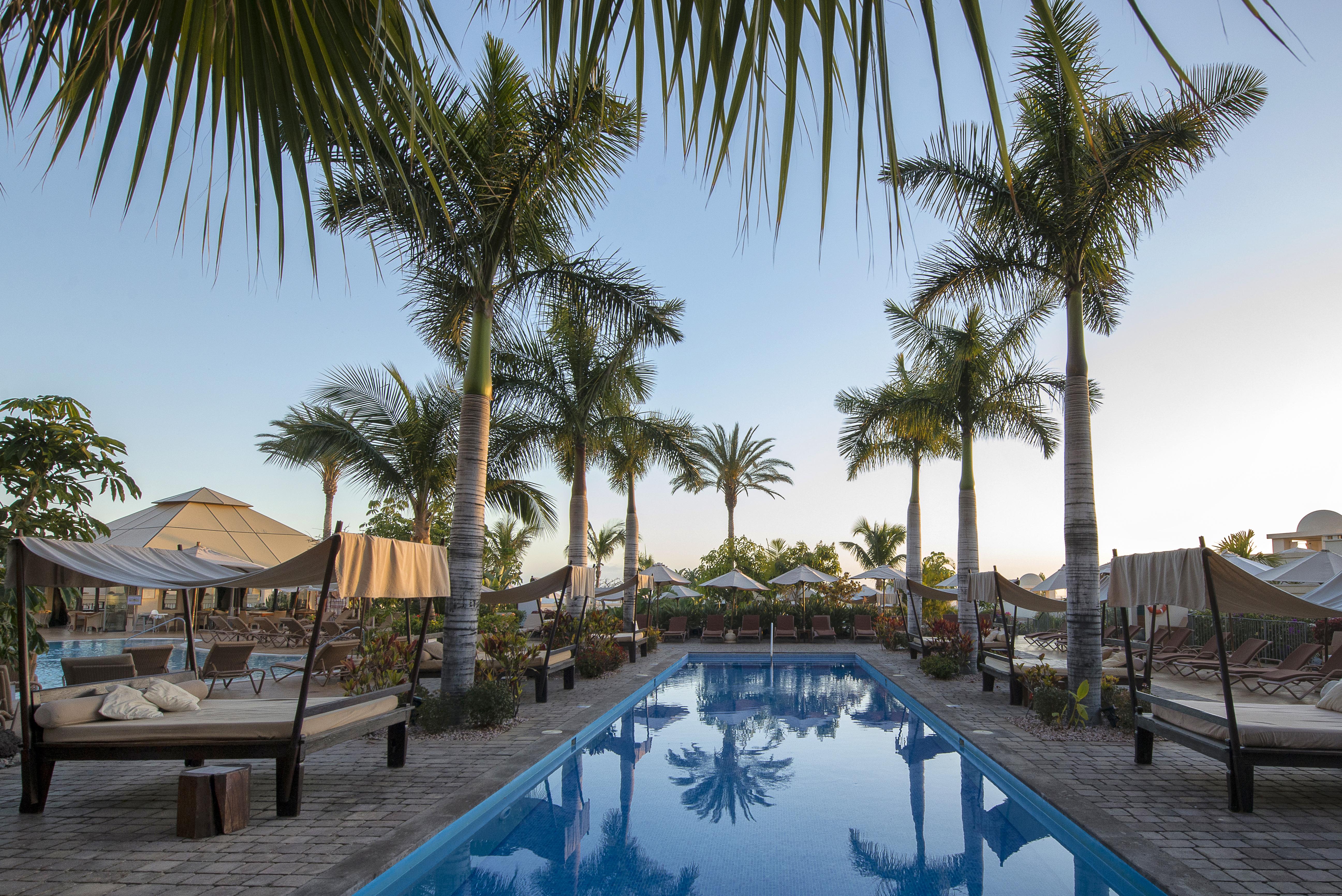 빈치 셀렉시온 라 플란타시온 델 수르 아데제 외부 사진 The swimming pool at the hotel