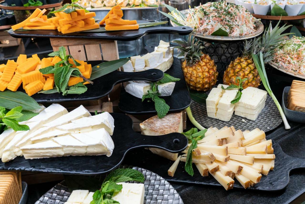 빈치 셀렉시온 라 플란타시온 델 수르 아데제 외부 사진 A selection of cheese at a buffet